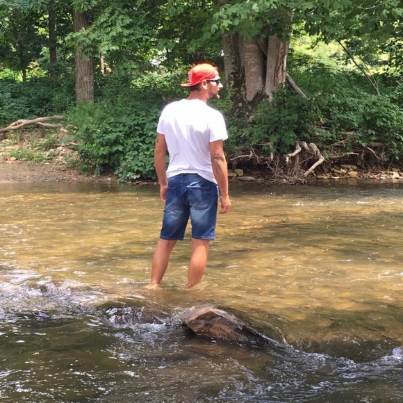 Meet your Posher, Chris - Picture 1 of 2